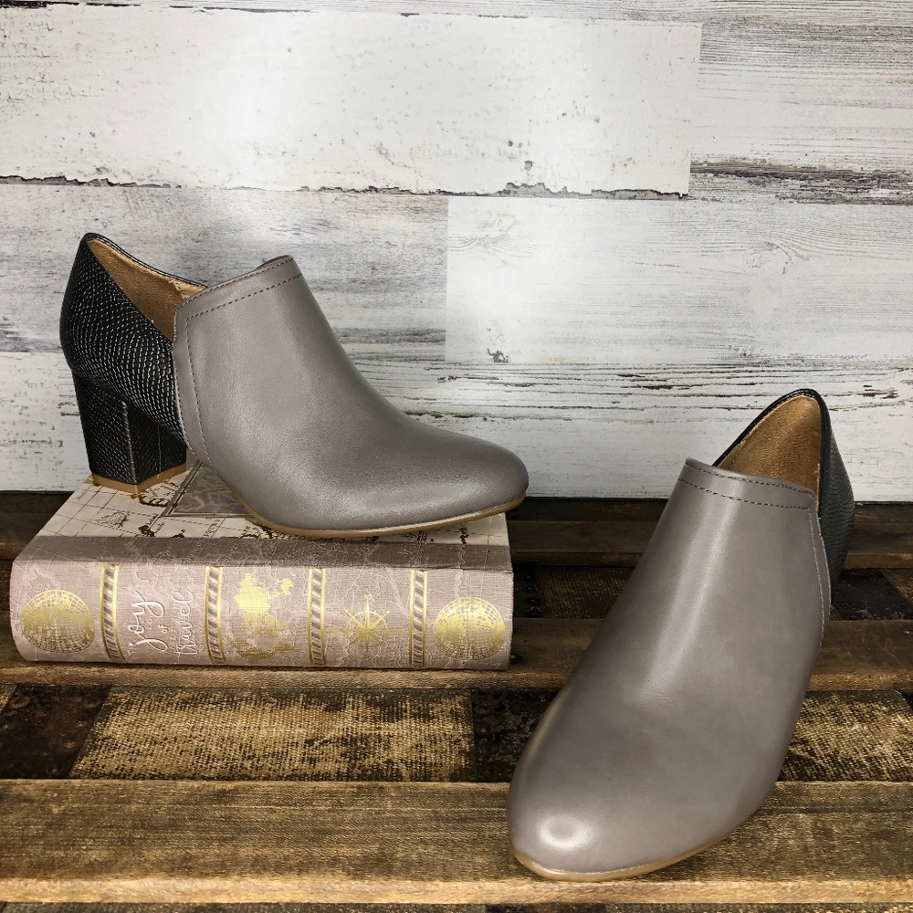 Naturalizer vegan  faux leather gray ankle booties
